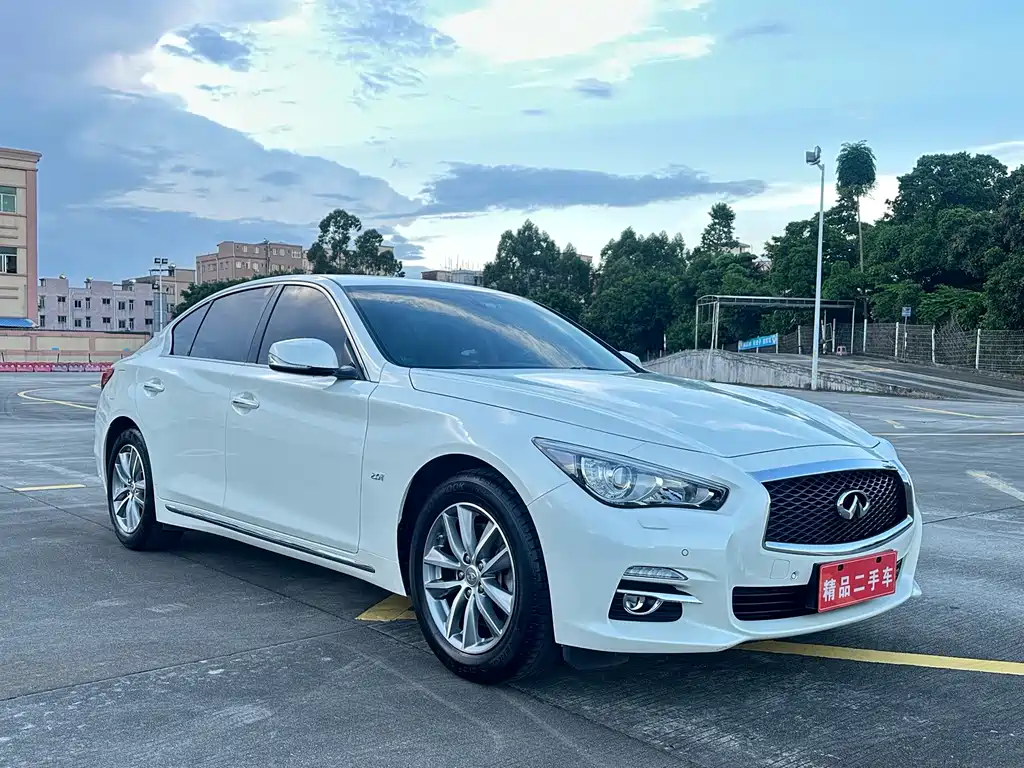 INFINITI  Q50L