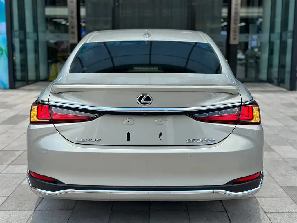 Lexus ES — миниатюра 8