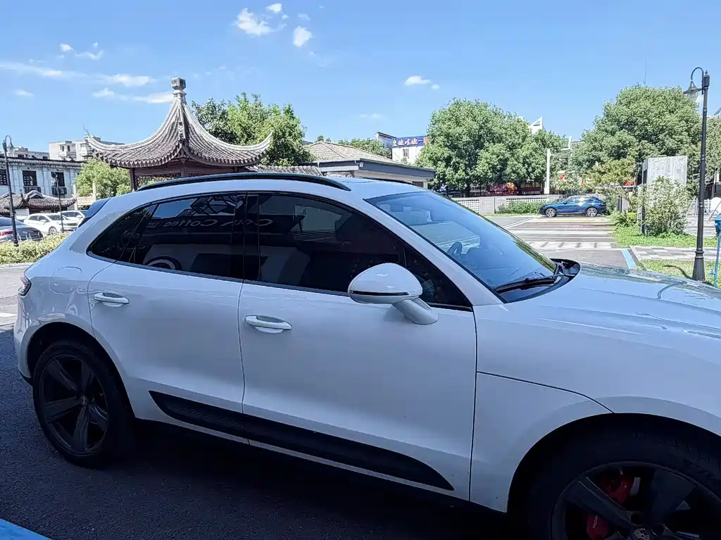 Porsche Macan — миниатюра 10