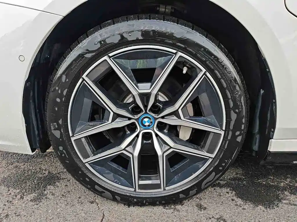 BMW i5 — миниатюра 6