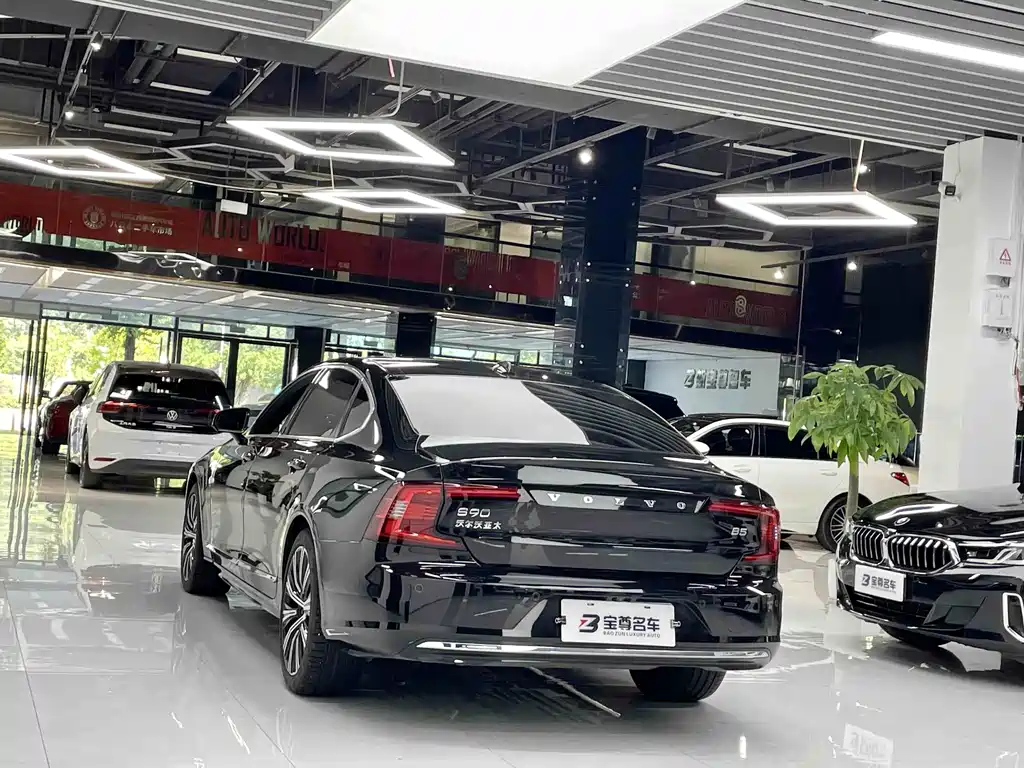 Volvo S90 2025 B5 Luxury