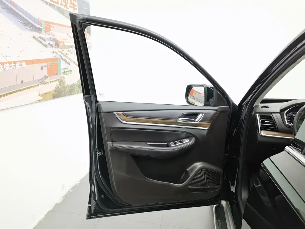 Roewe RX8 — миниатюра 8