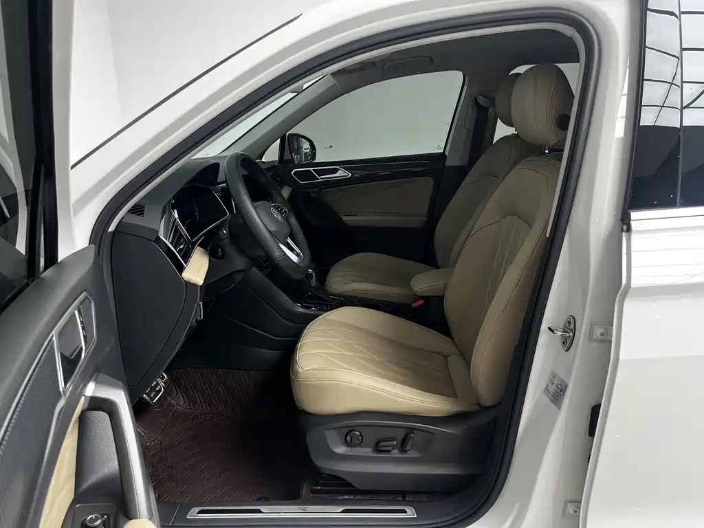Volkswagen Tiguan L — миниатюра 16