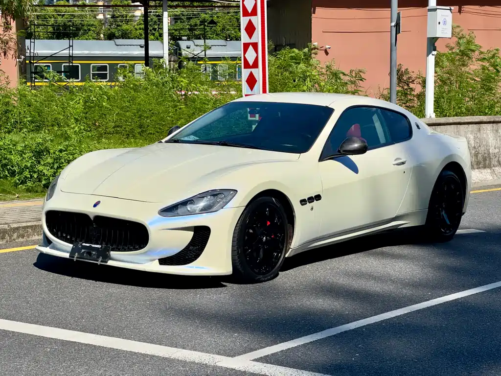 MASERATI GRANTURISMO