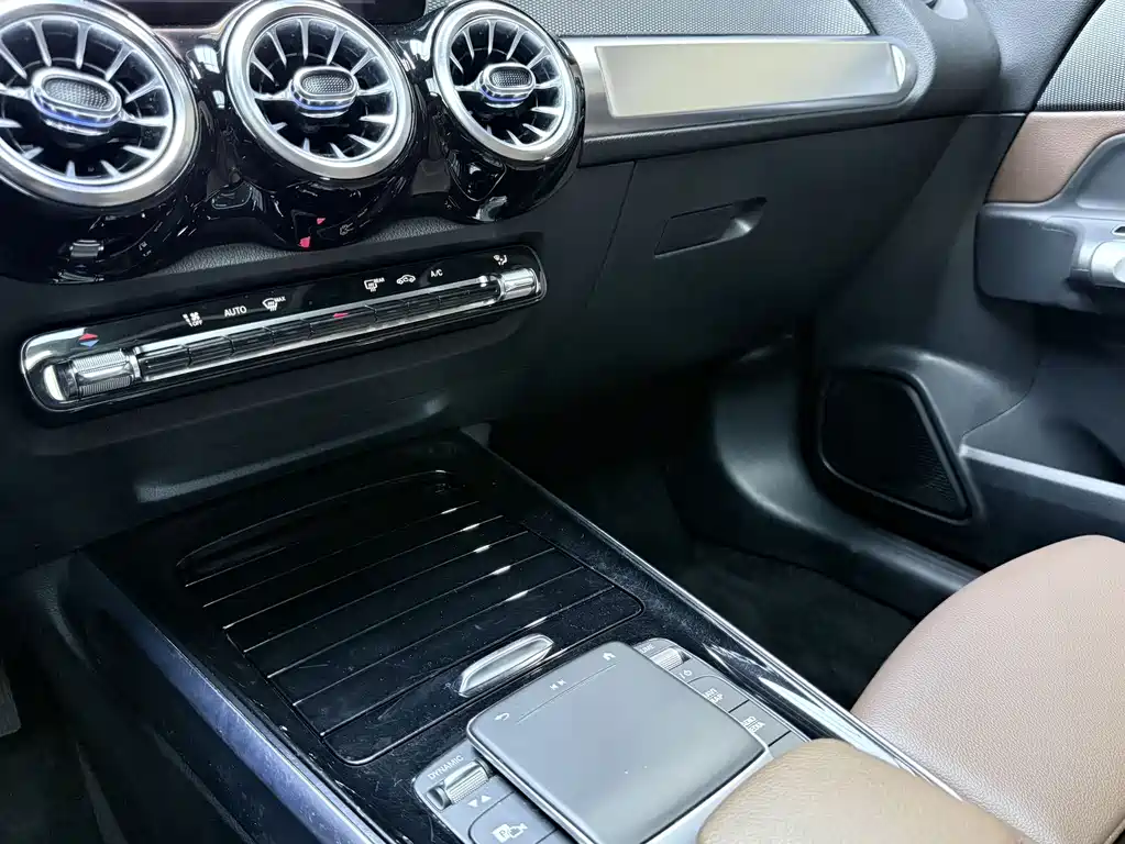 Mercedes-Benz GLB — миниатюра 20