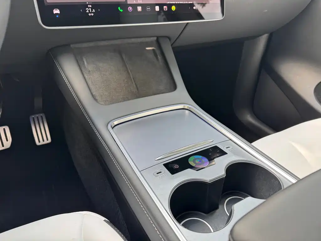 Tesla Model Y — миниатюра 12