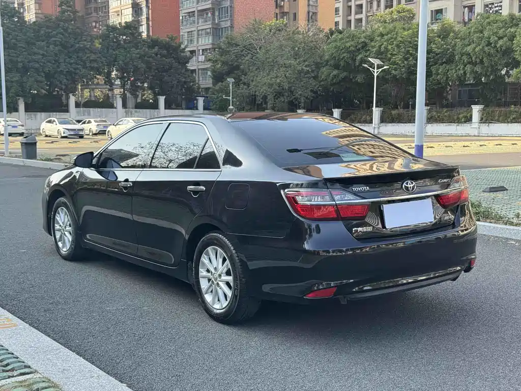 TOYOTA CAMRY