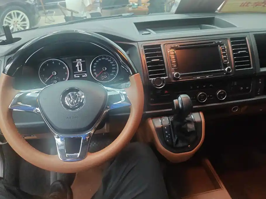 Volkswagen Caravelle — миниатюра 12