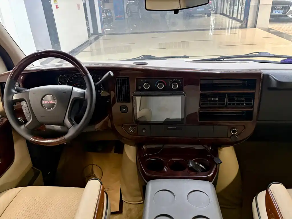 GMC Savana — миниатюра 9