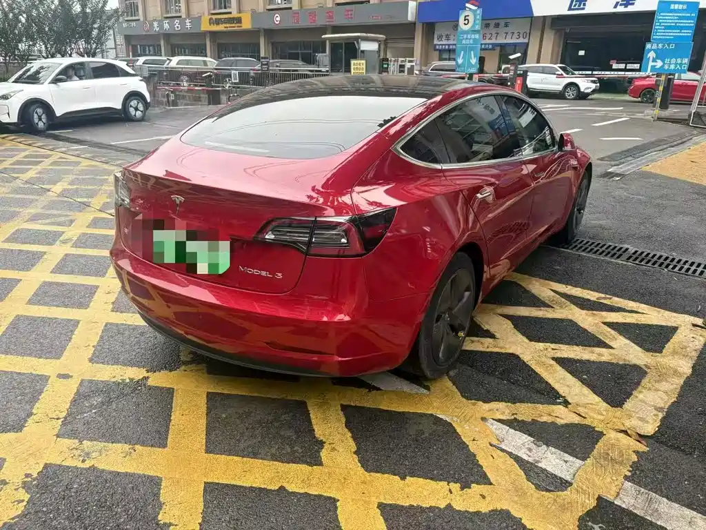 Tesla Model 3 — миниатюра 9
