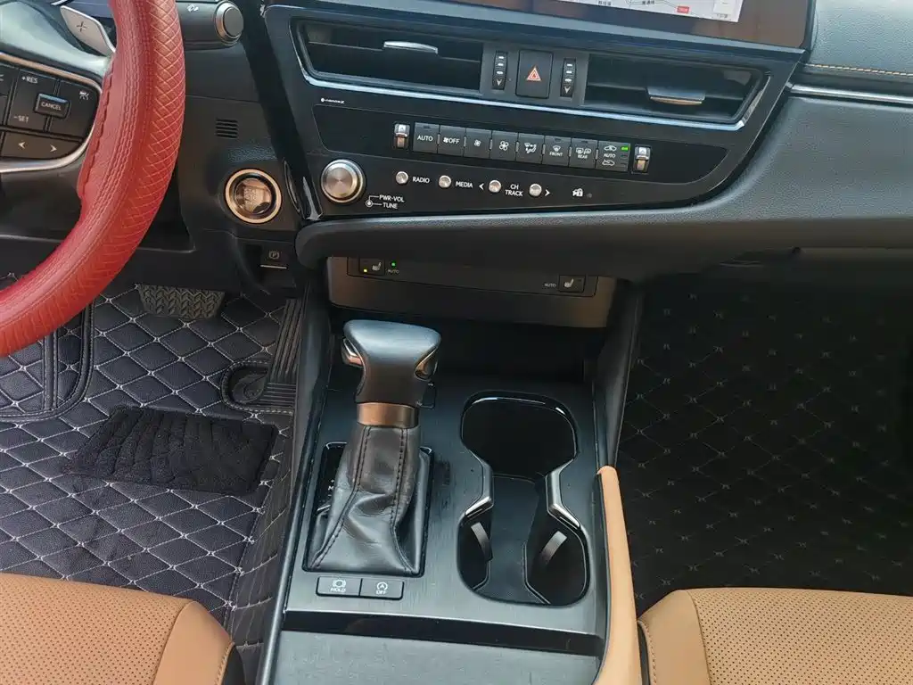 Lexus ES — миниатюра 13
