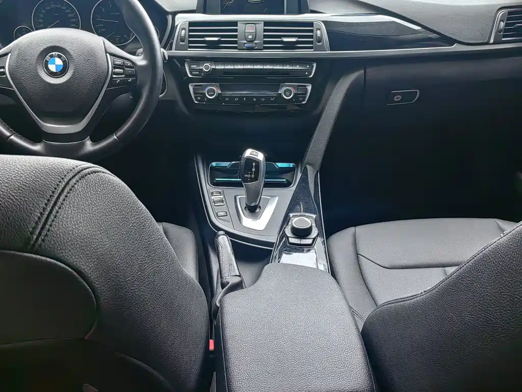 BMW 3 Series — миниатюра 8