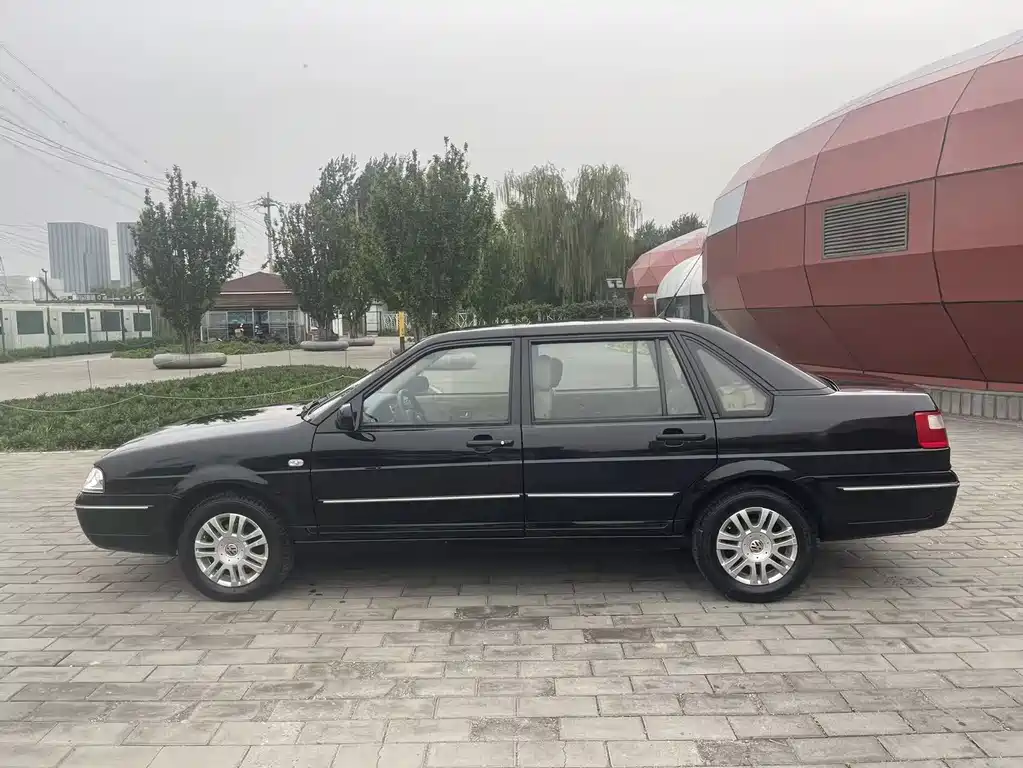 Volkswagen Santana 07 2.0 AT Luxury