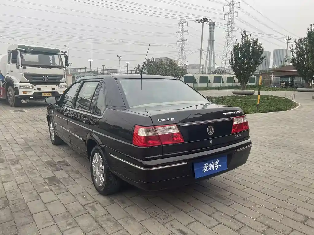 Volkswagen Santana 07 2.0 AT Luxury