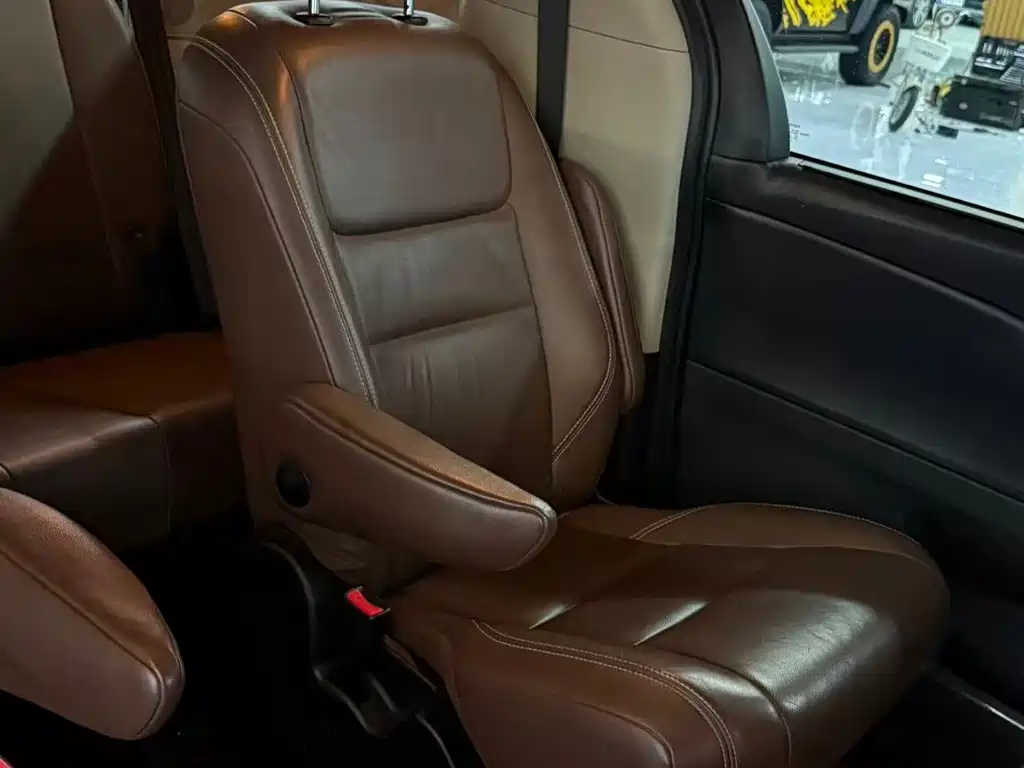 Toyota Sienna — миниатюра 11