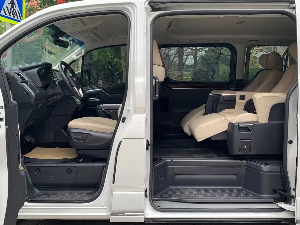 Toyota Granvia(海外) — миниатюра 8