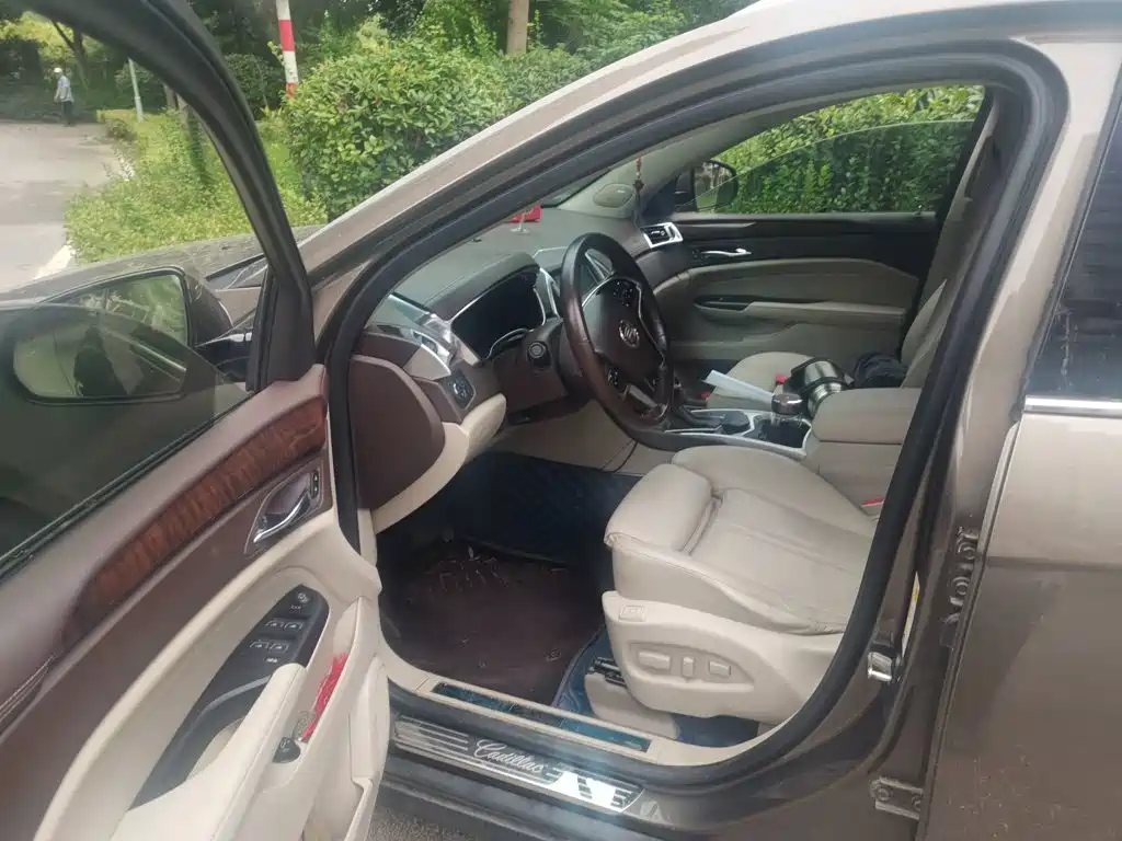 Cadillac SRX — миниатюра 17