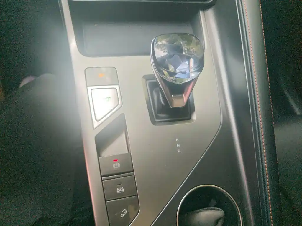Roewe RX5 New Energy — миниатюра 7