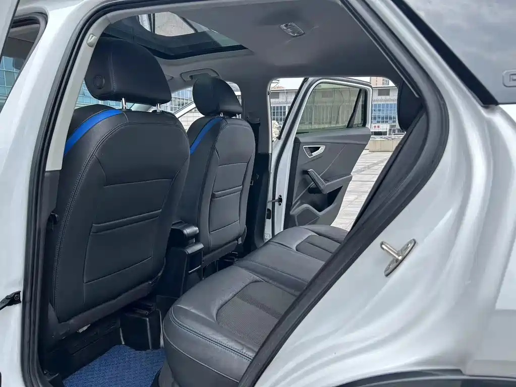 Audi Q2L e-tron — миниатюра 7
