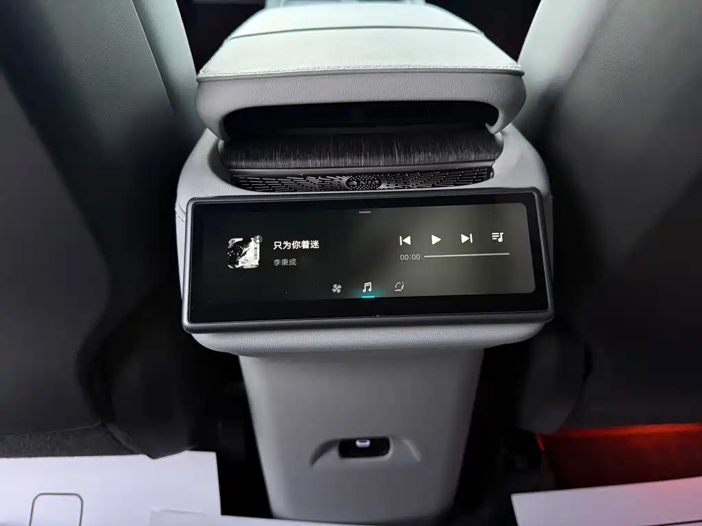 NIO ES6 — миниатюра 13