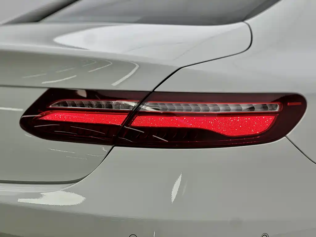 Mercedes-Benz E-Class (Import) — миниатюра 15