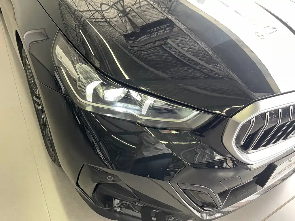 BMW 5 Series — миниатюра 9