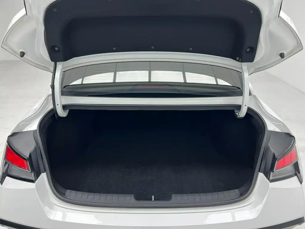 Hyundai Elantra — миниатюра 14