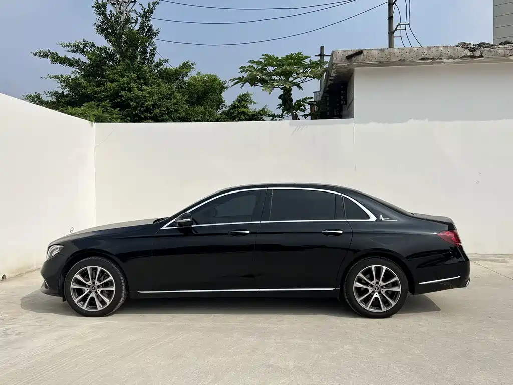 Mercedes-Benz E-Class — миниатюра 10