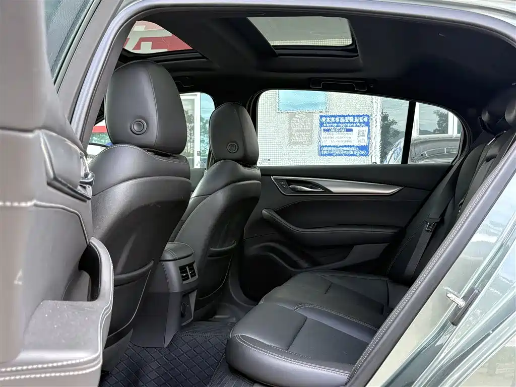 Cadillac CT5 — миниатюра 7