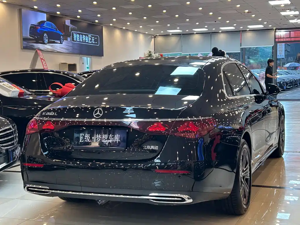 Mercedes-Benz E-Class — миниатюра 5