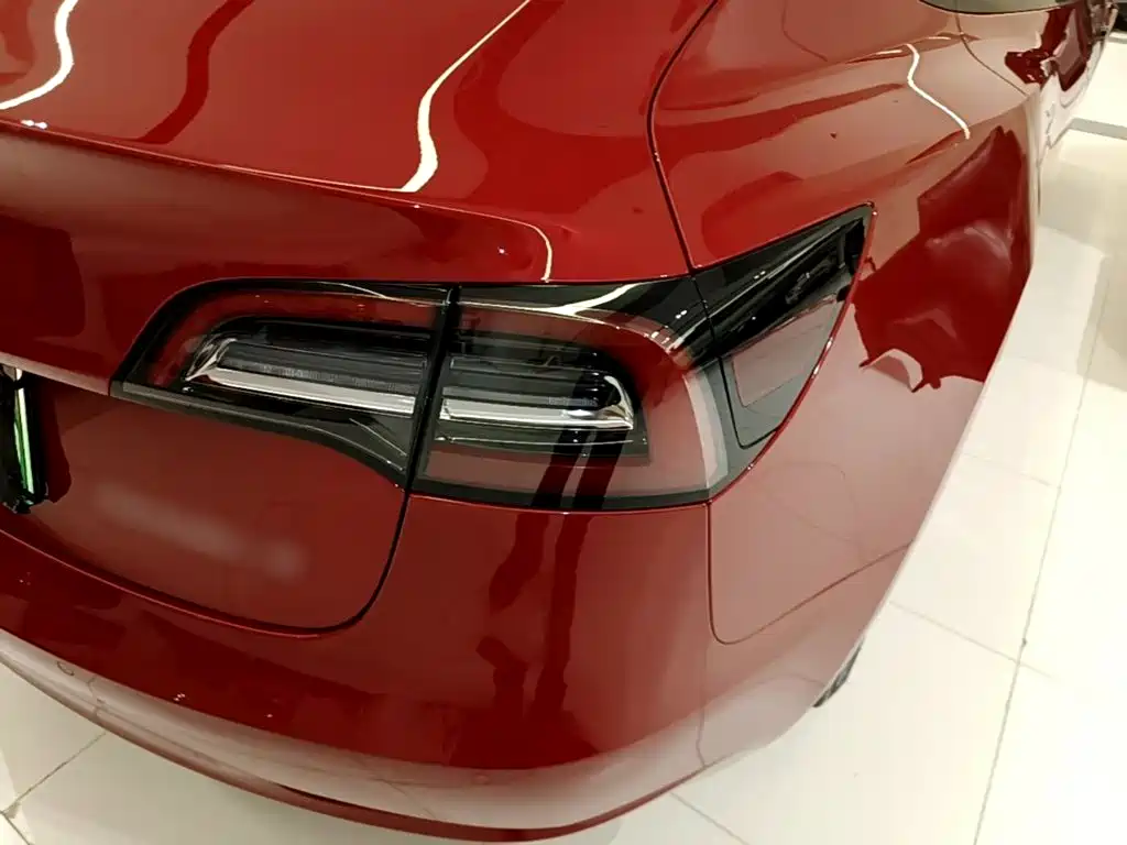 Tesla Model 3 — миниатюра 8