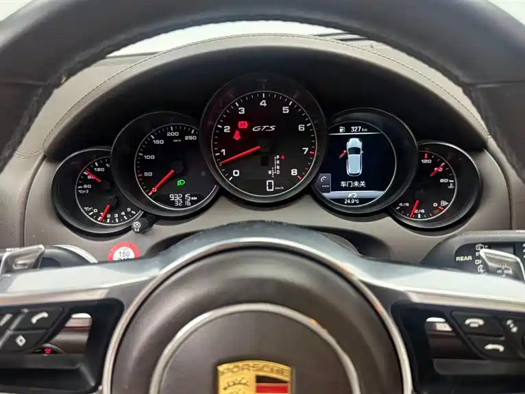 Porsche Cayenne — миниатюра 9