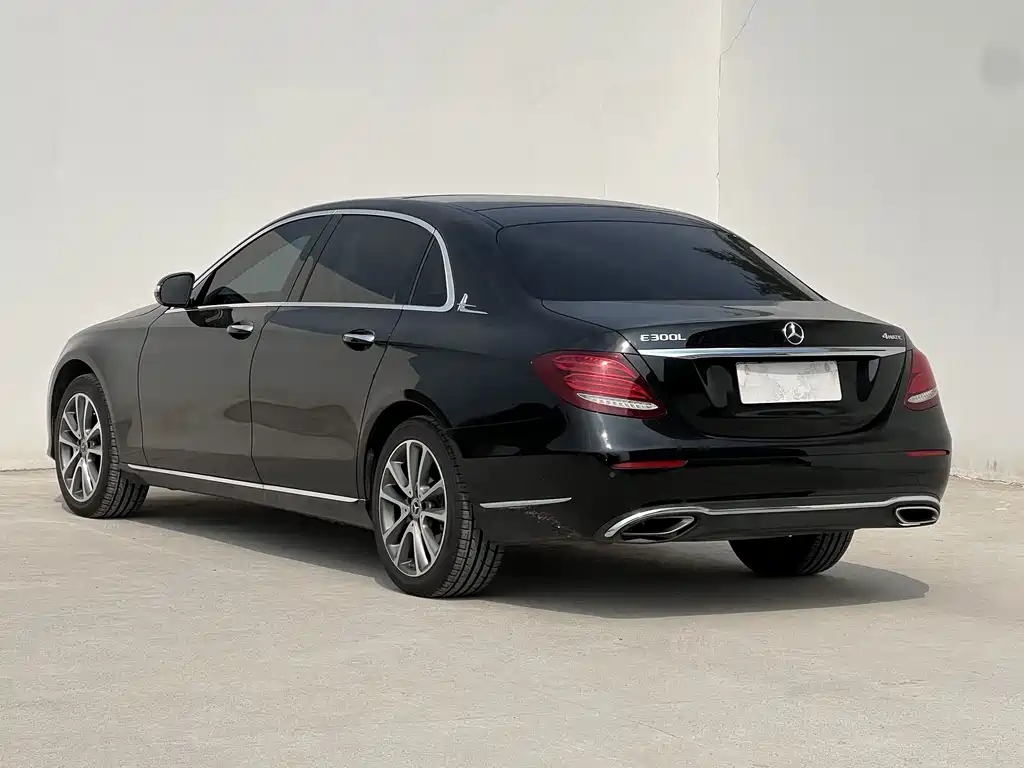 Mercedes-Benz E-Class — миниатюра 6