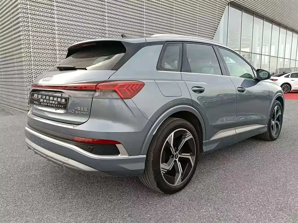 AUDI Q4 E TRON