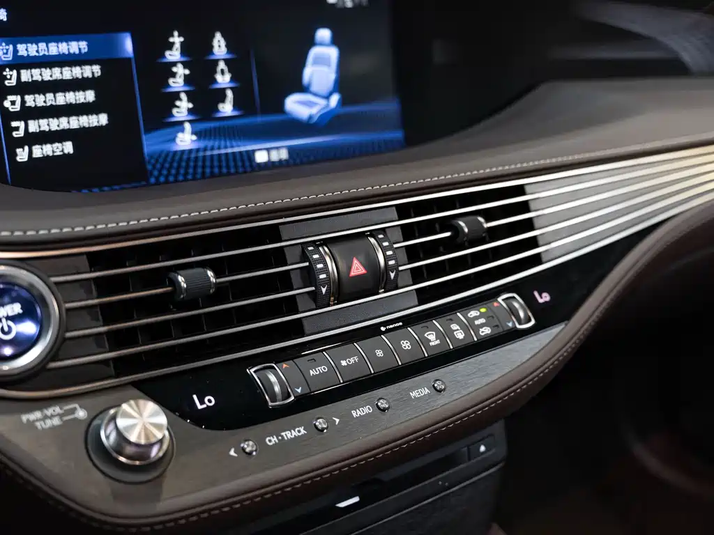 Lexus LS — миниатюра 17