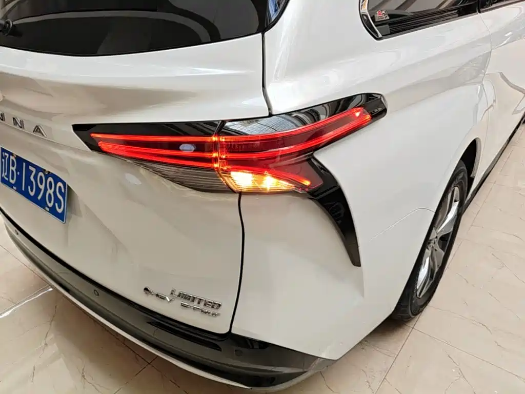 Toyota Sienna — миниатюра 8