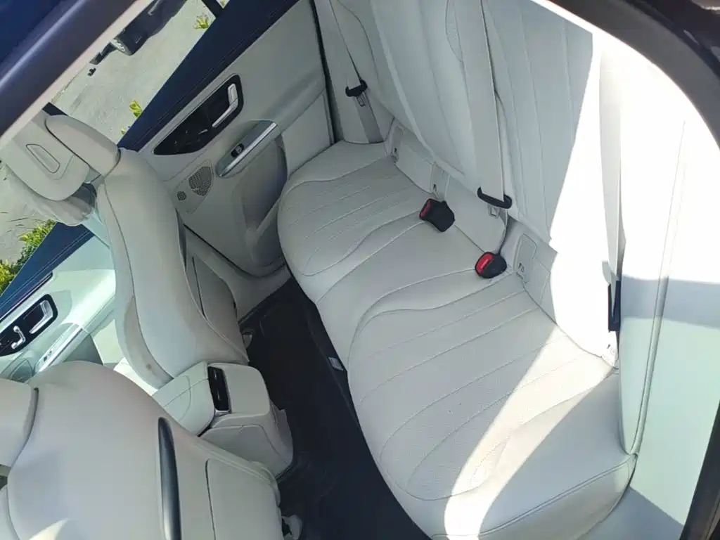 Mercedes-Benz EQE SUV — миниатюра 17