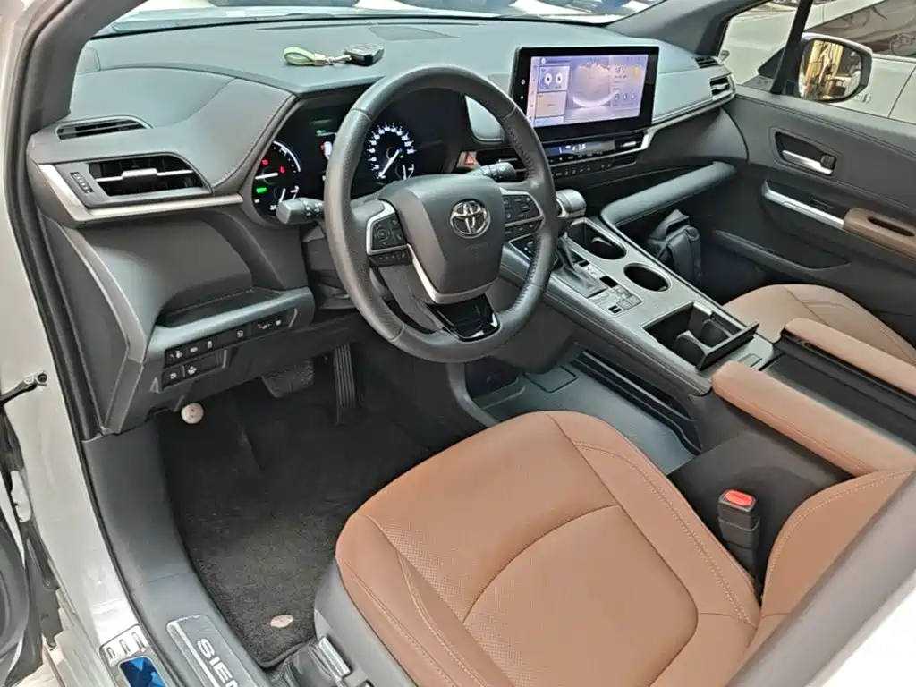 Toyota Sienna — миниатюра 10