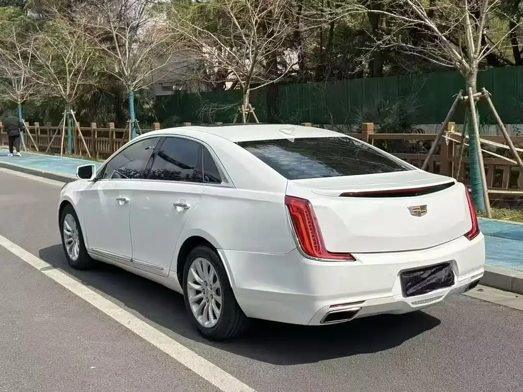 CADILLAC XTS
