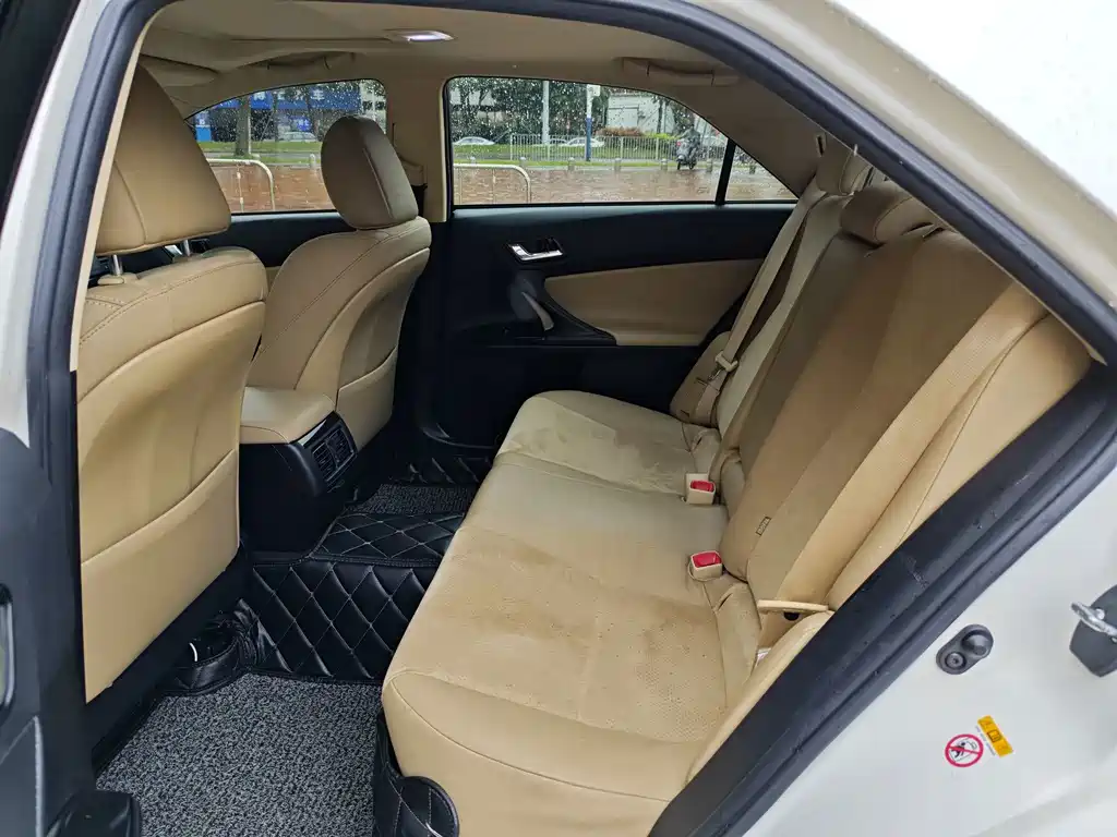 Toyota Reiz — миниатюра 9