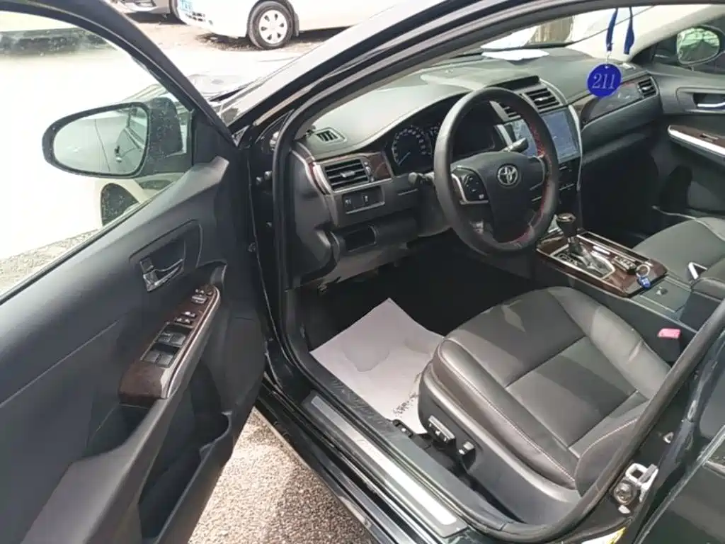 Toyota Camry — миниатюра 16