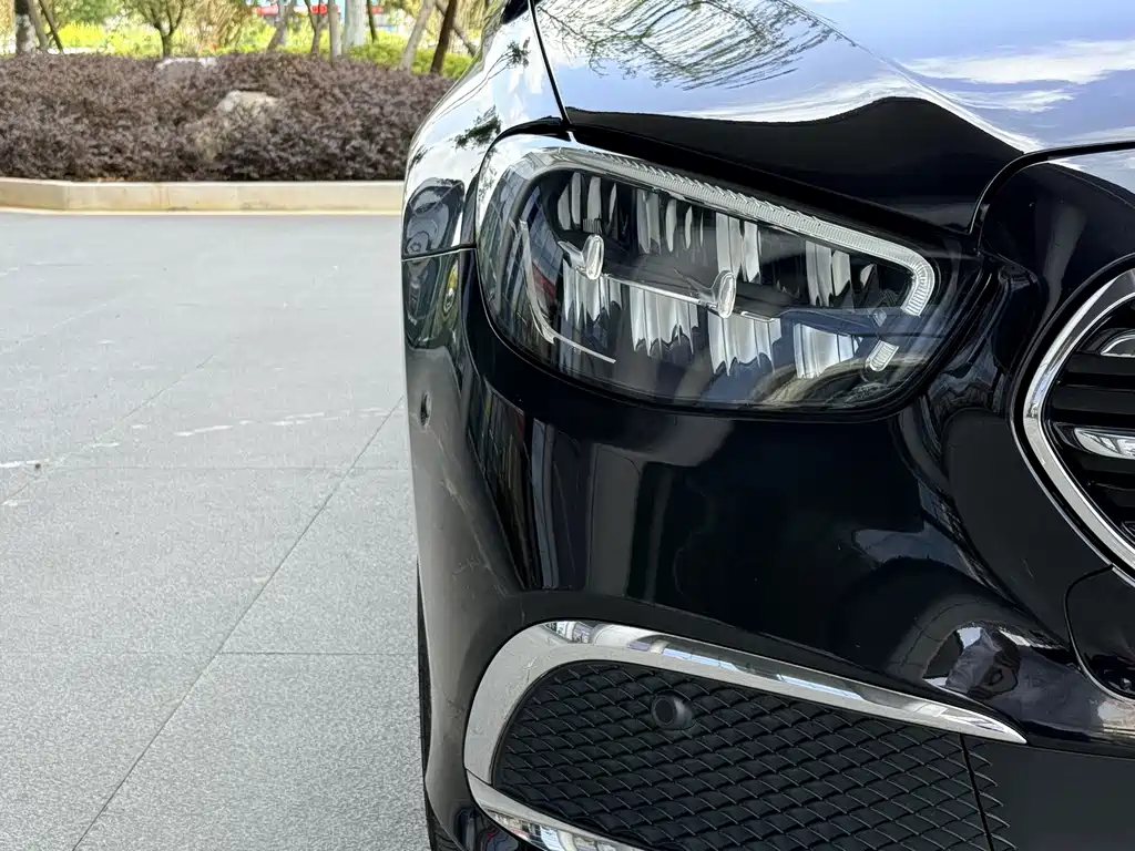 Mercedes-Benz E-Class — миниатюра 8