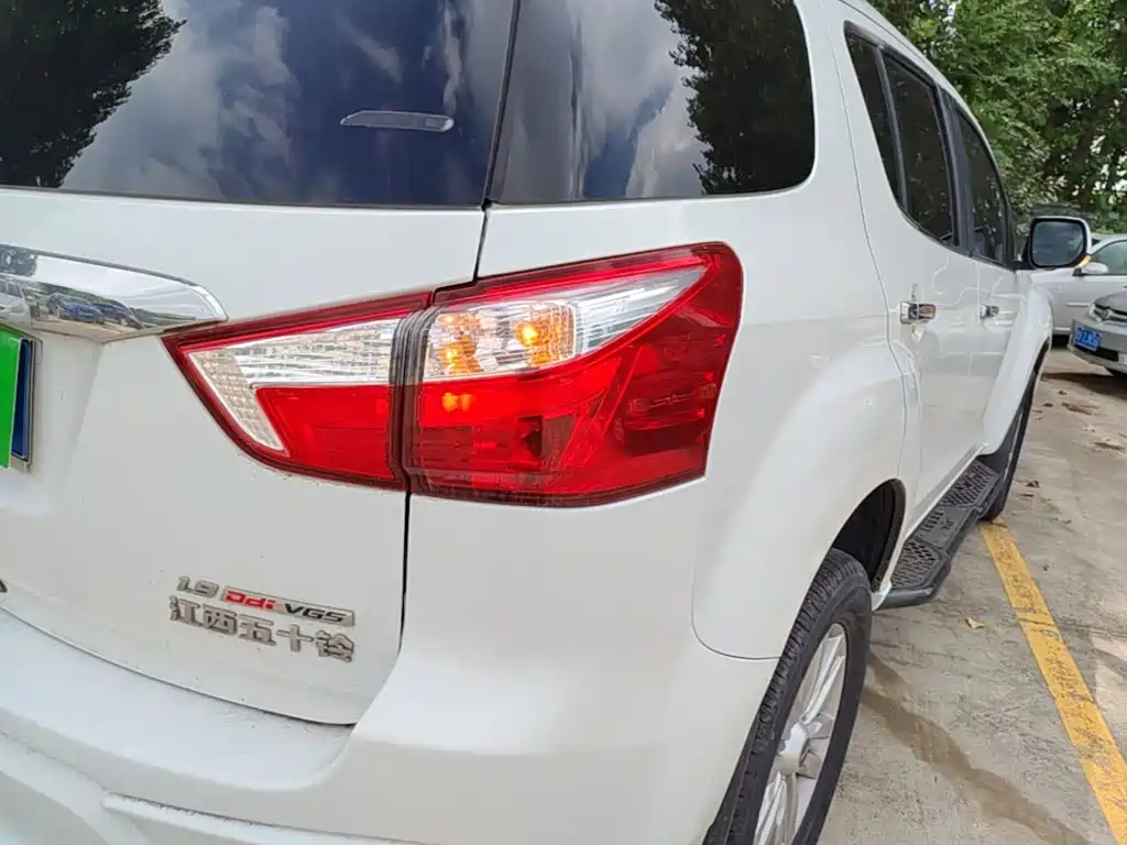 Isuzu MU-X — миниатюра 24