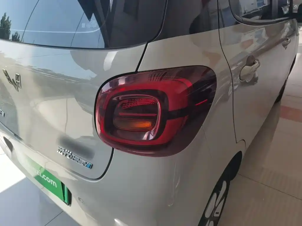 Wuling MINIEV — миниатюра 8