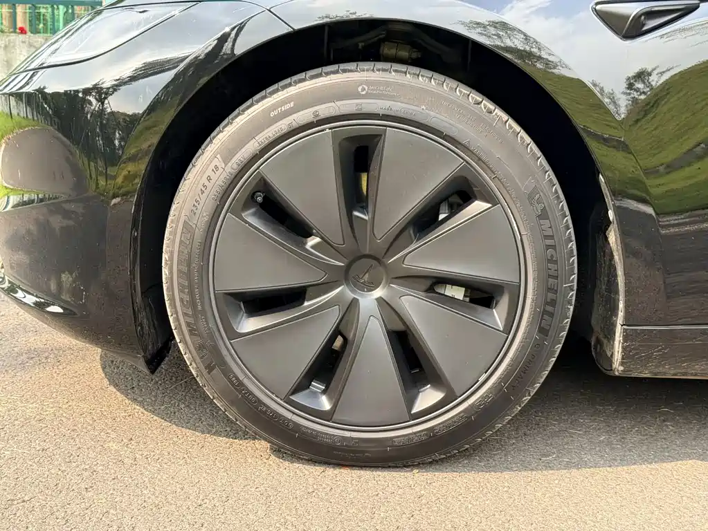 Tesla Model 3 — миниатюра 9