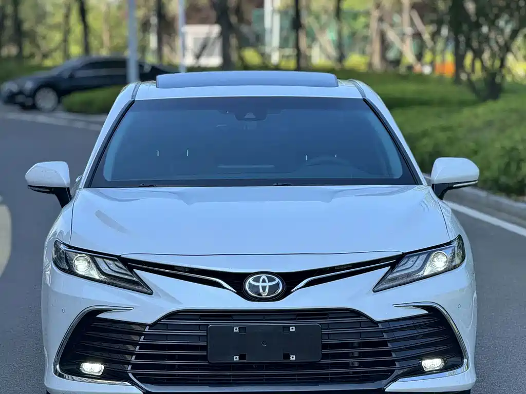 Toyota Camry — миниатюра 3