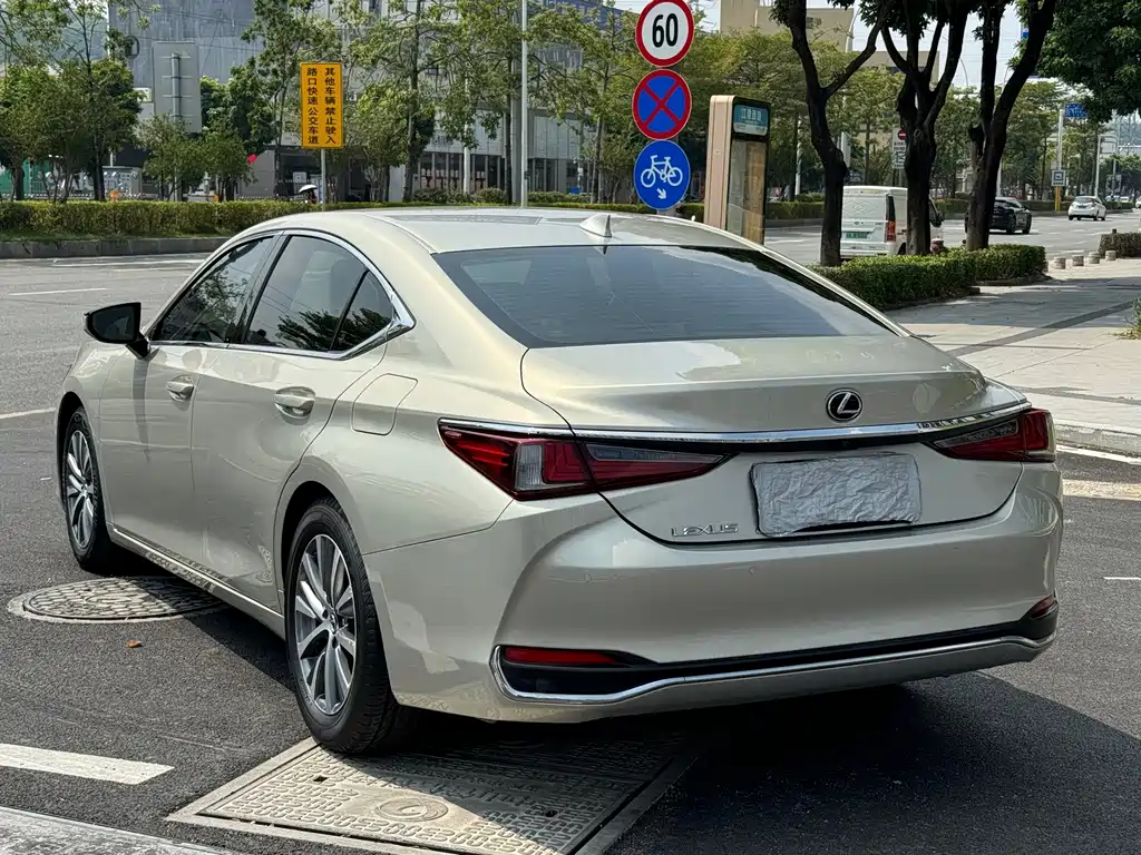 Lexus ES — миниатюра 14