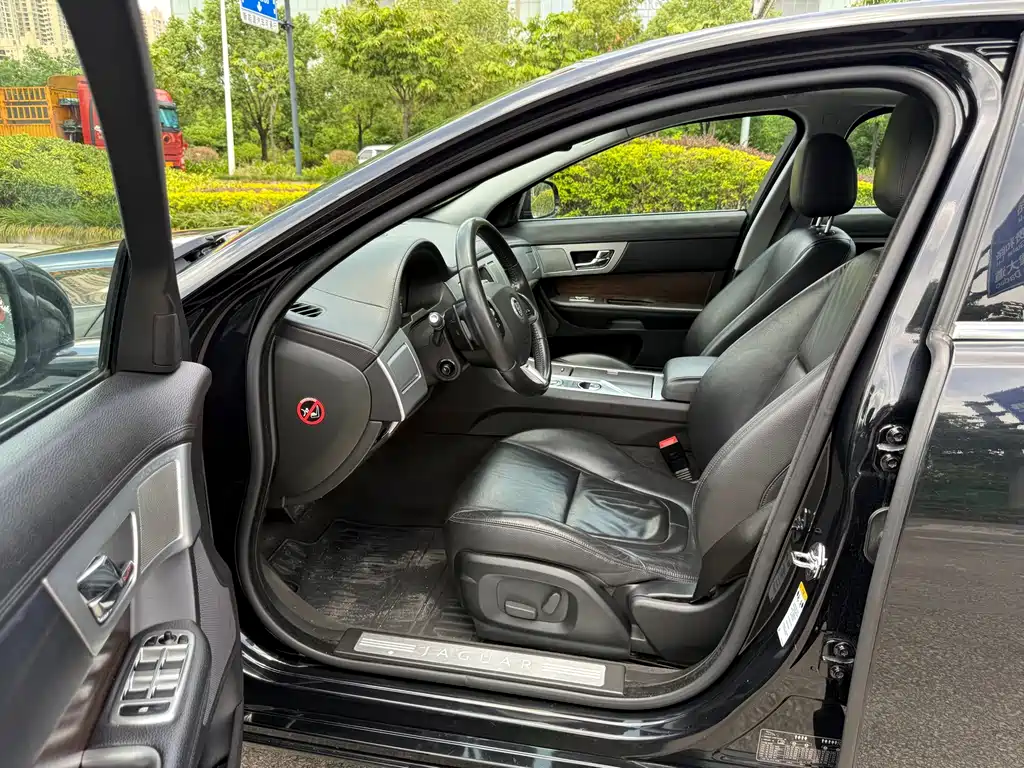 Jaguar XF — миниатюра 7