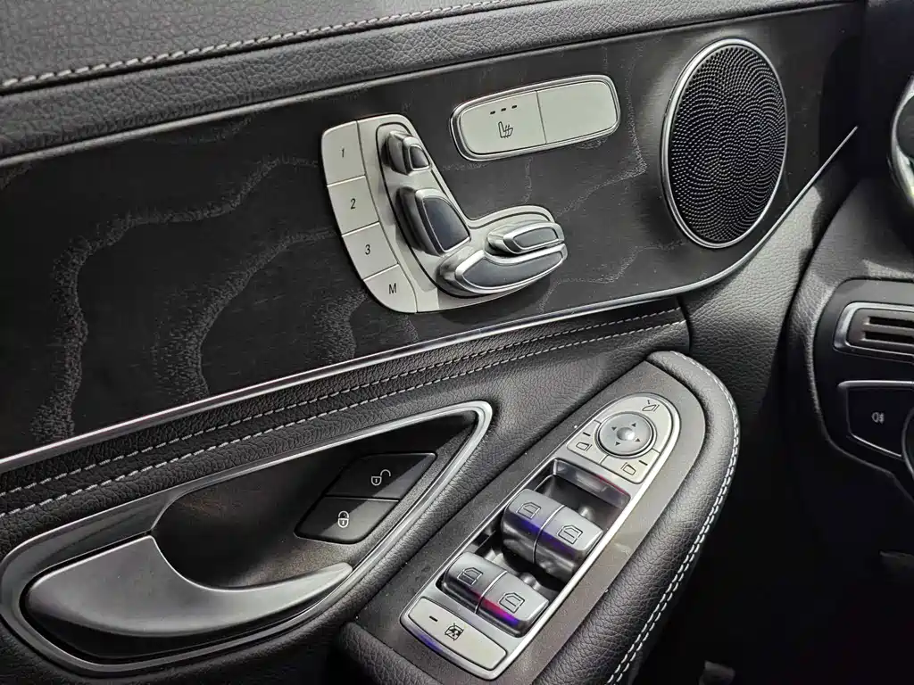 Mercedes-Benz C-Class — миниатюра 6