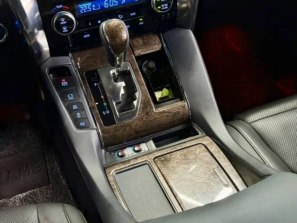 Toyota Alphard 2021 2.5L Luxury